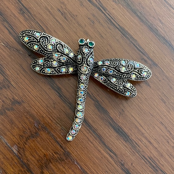 Amazon.com: Zeshimb Crystal Rhinestone Dragonfly Brooch Pin  Elegant Dragonfly Brooch with Rhinestones